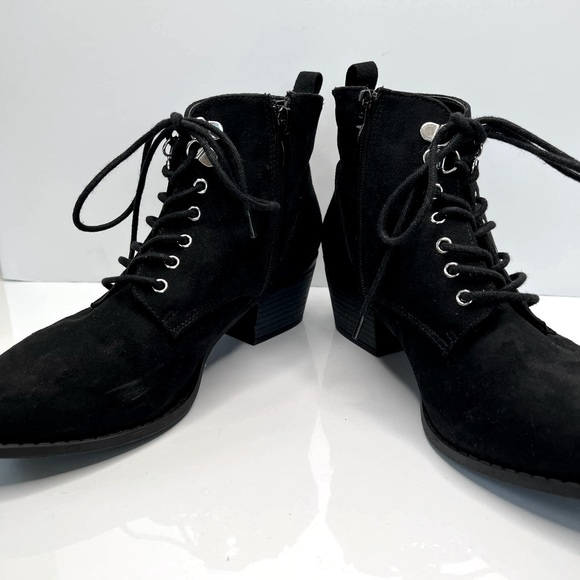 Torrid lace up womens boots. Size 9.5W - Picture 5 of 7